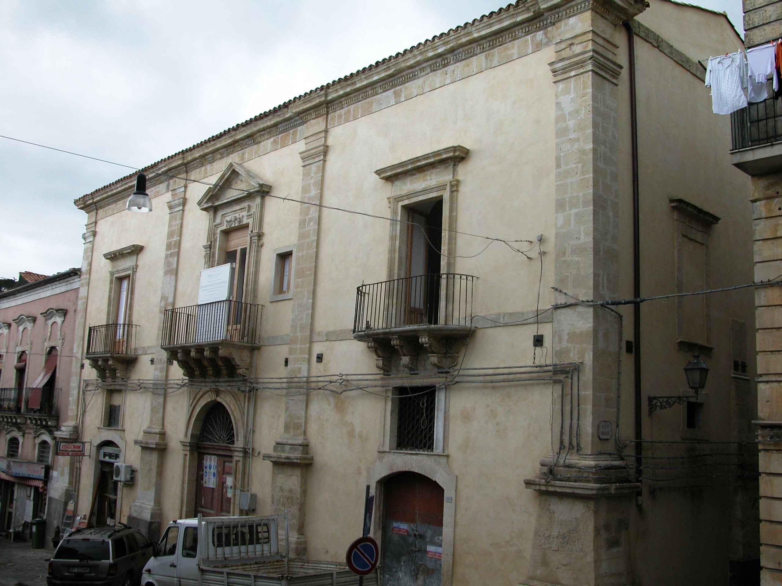 Vizzini (Ct) Ex-scuola elementare -ex archivio notarile